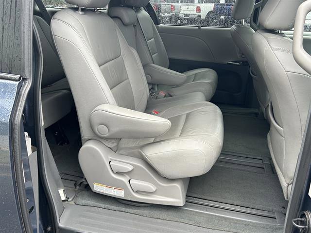 Used 2017 Toyota Sienna XLE image 26