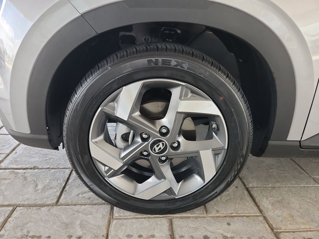 Used 2025 Hyundai Venue SEL image 30