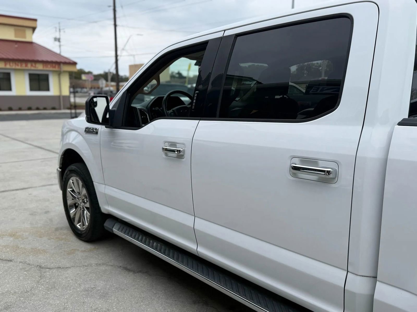 Used 2015 Ford F150 XLT w/ Equipment Group 302A Luxury AWD/4WD image 12