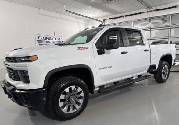Used 2024 Chevrolet Silverado 2500 Custom w/ Custom Value Package AWD/4WD image 2
