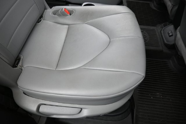 Used 2021 Toyota Highlander XLE AWD/4WD image 16