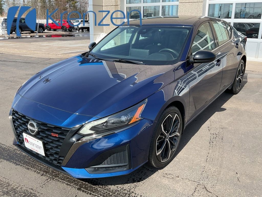 Used 2023 Nissan Altima 2.5 SR w/ SR Premium Package image 1