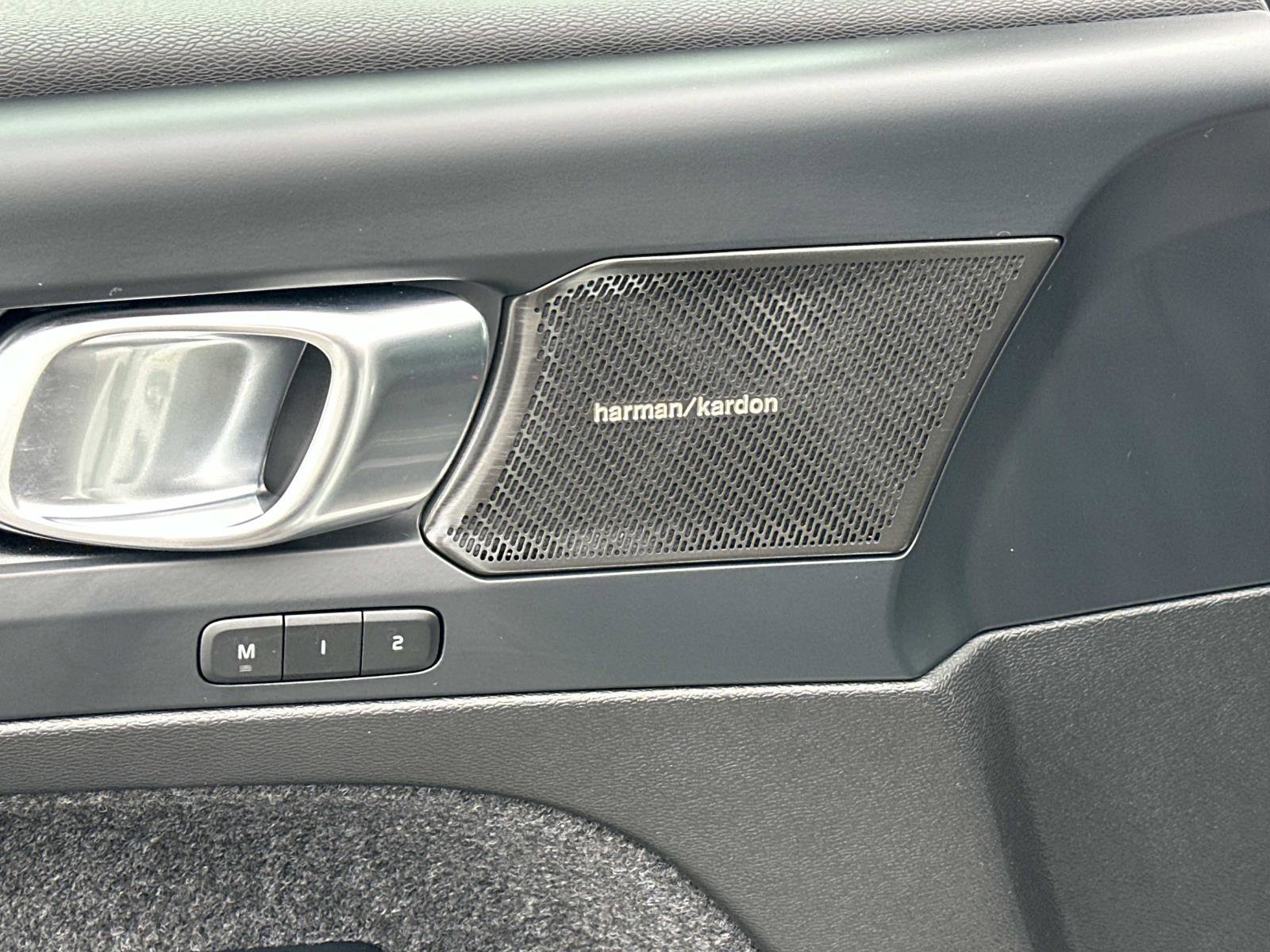 Certified 2024 Volvo XC40 Recharge Ultimate w/ Protection Package Premier image 16