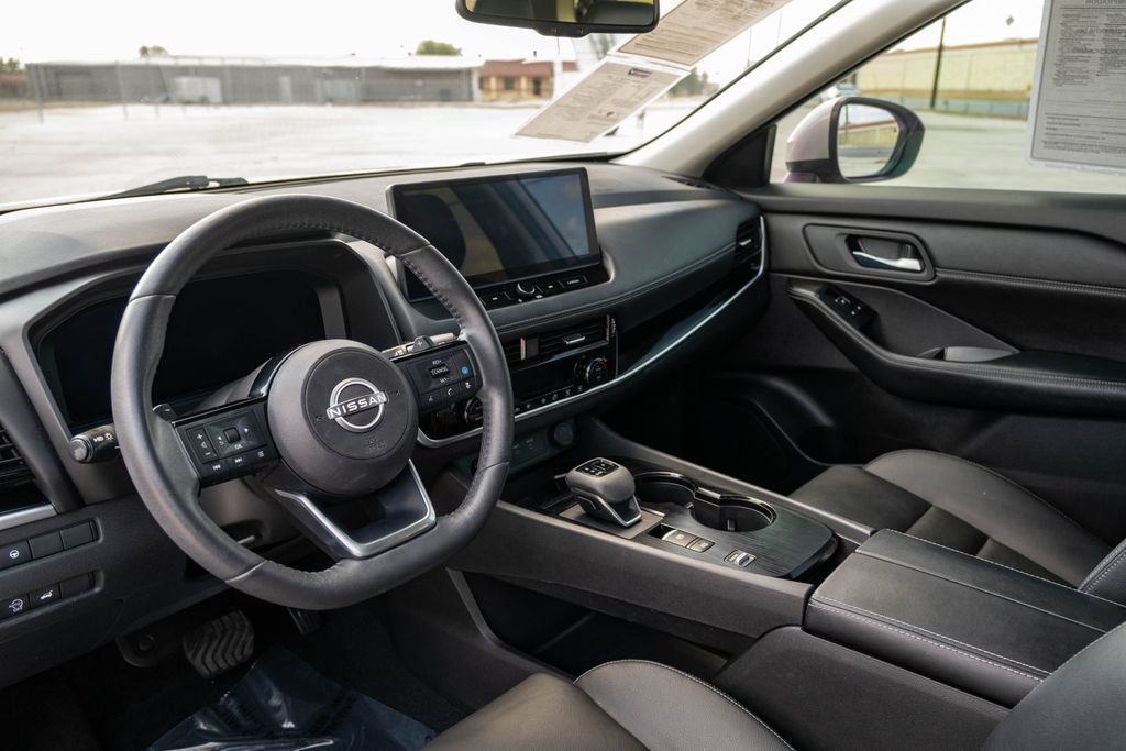 Used 2024 Nissan Rogue SL FWD image 14