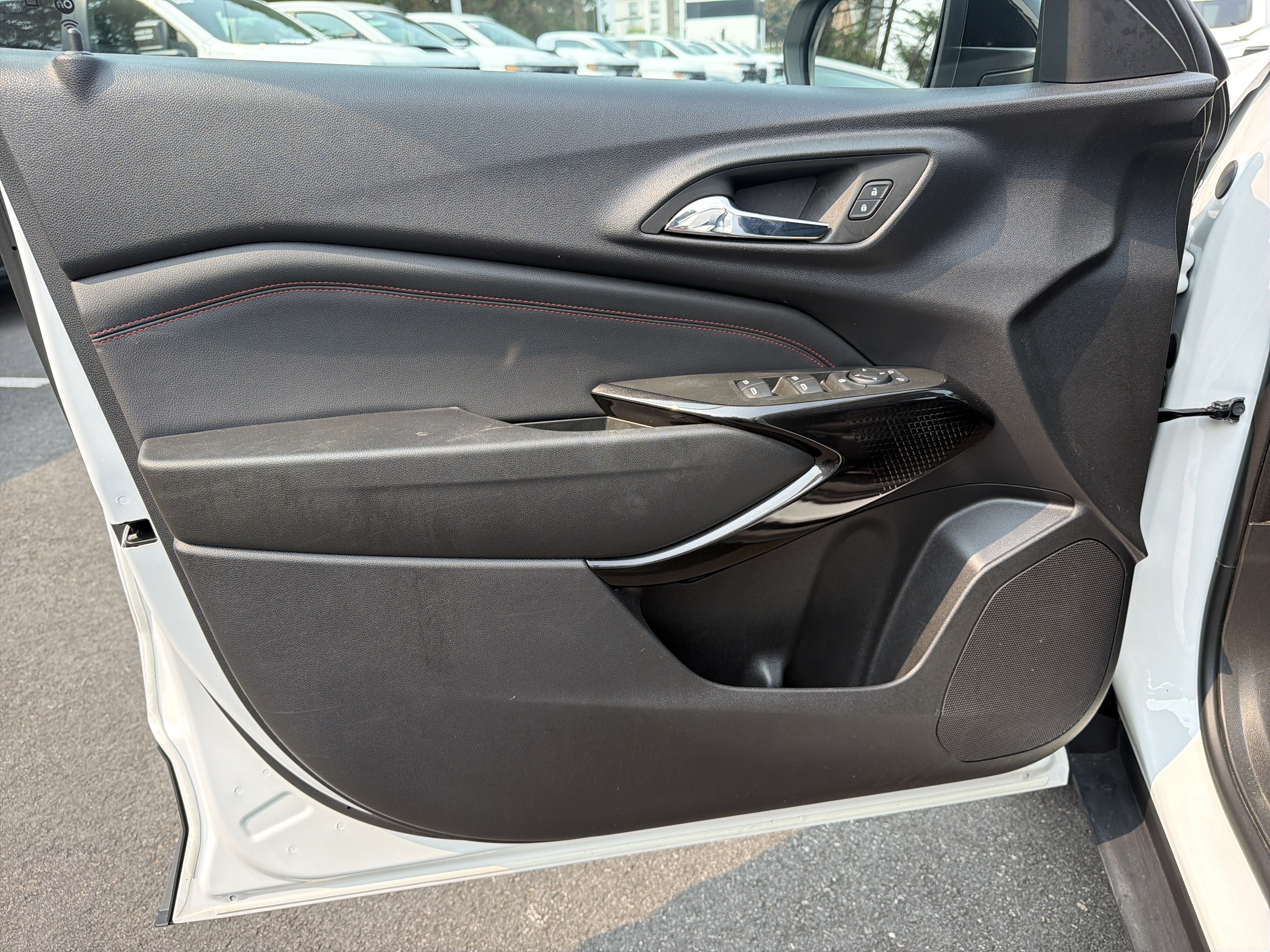 Used 2024 Chevrolet Trax RS FWD image 14