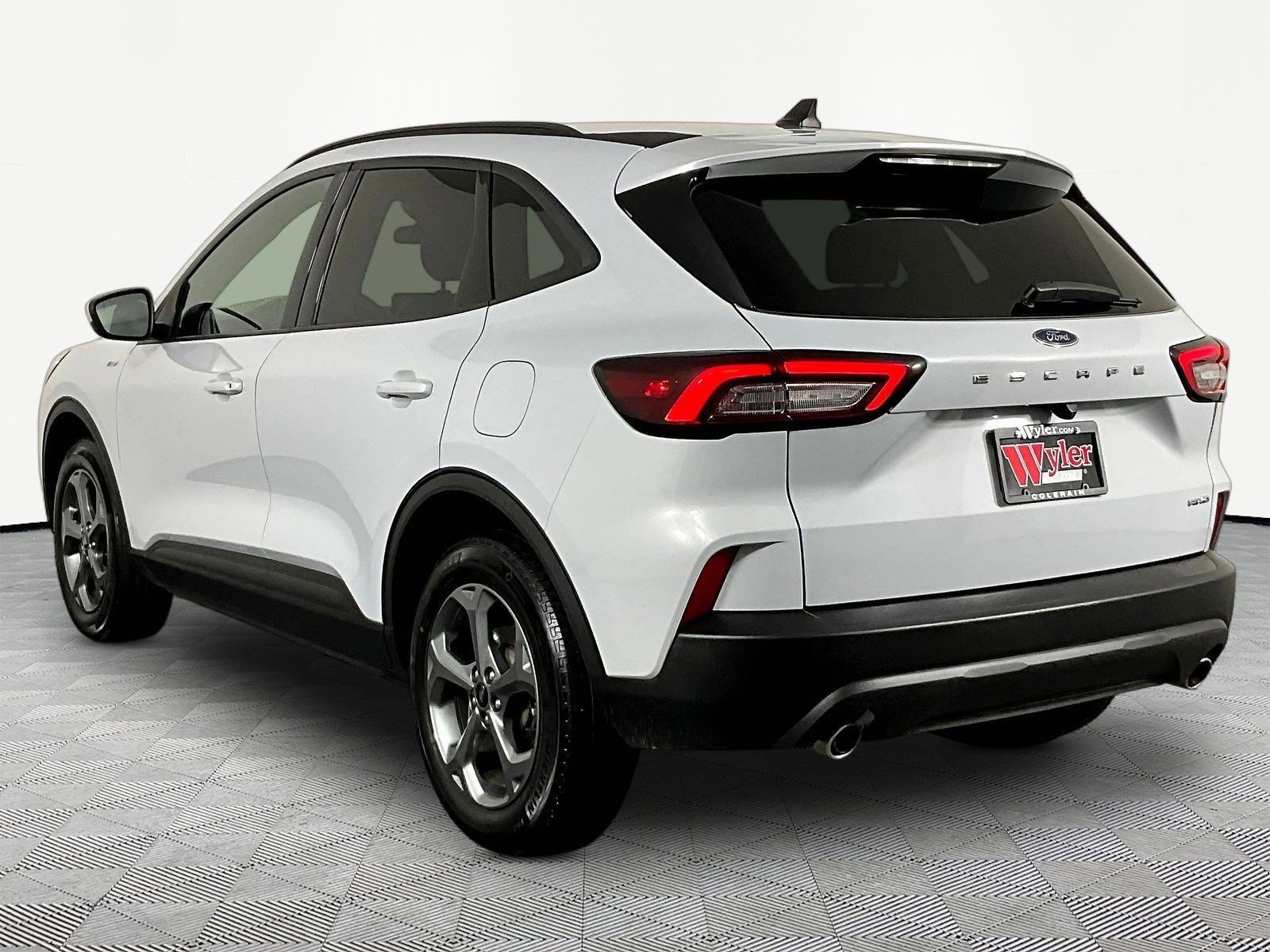 Used 2025 Ford Escape ST-Line Select AWD/4WD image 4