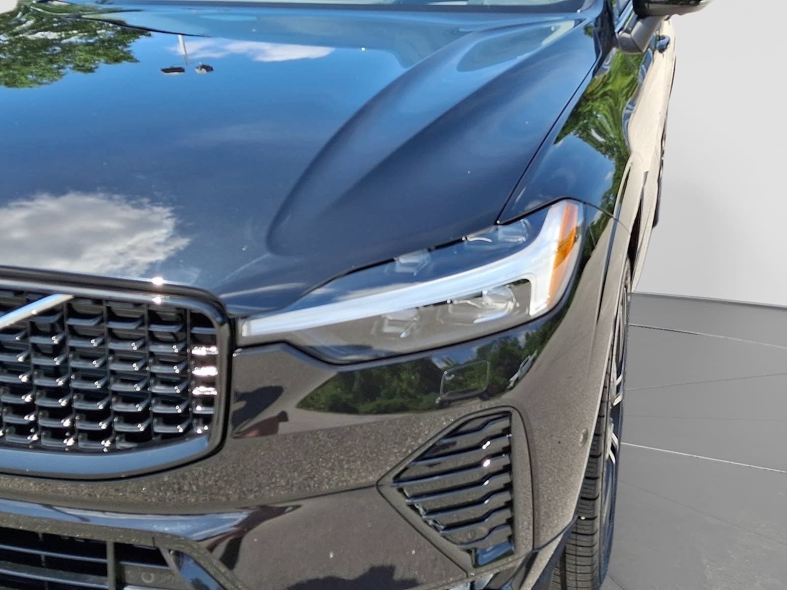 Used 2024 Volvo XC60 B5 Ultimate w/ Protection Package Premier AWD/4WD image 9