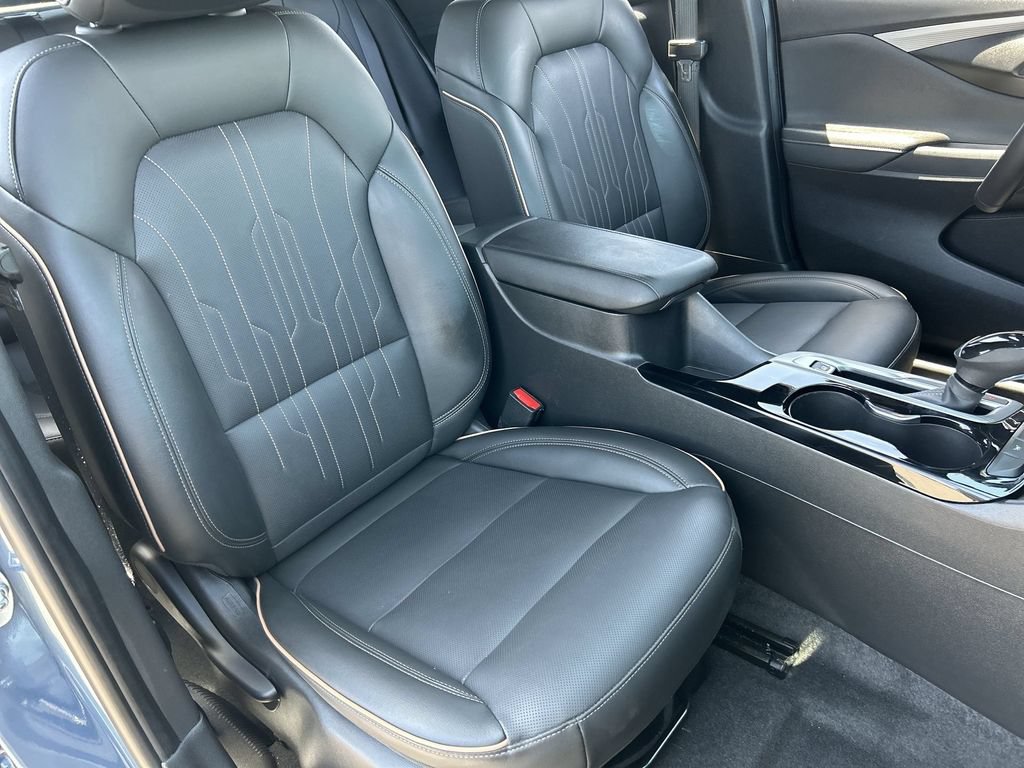 Used 2025 Buick Envista Avenir FWD image 29