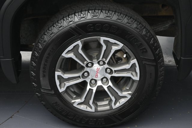 Used 2025 GMC Sierra 1500 SLT RWD image 8