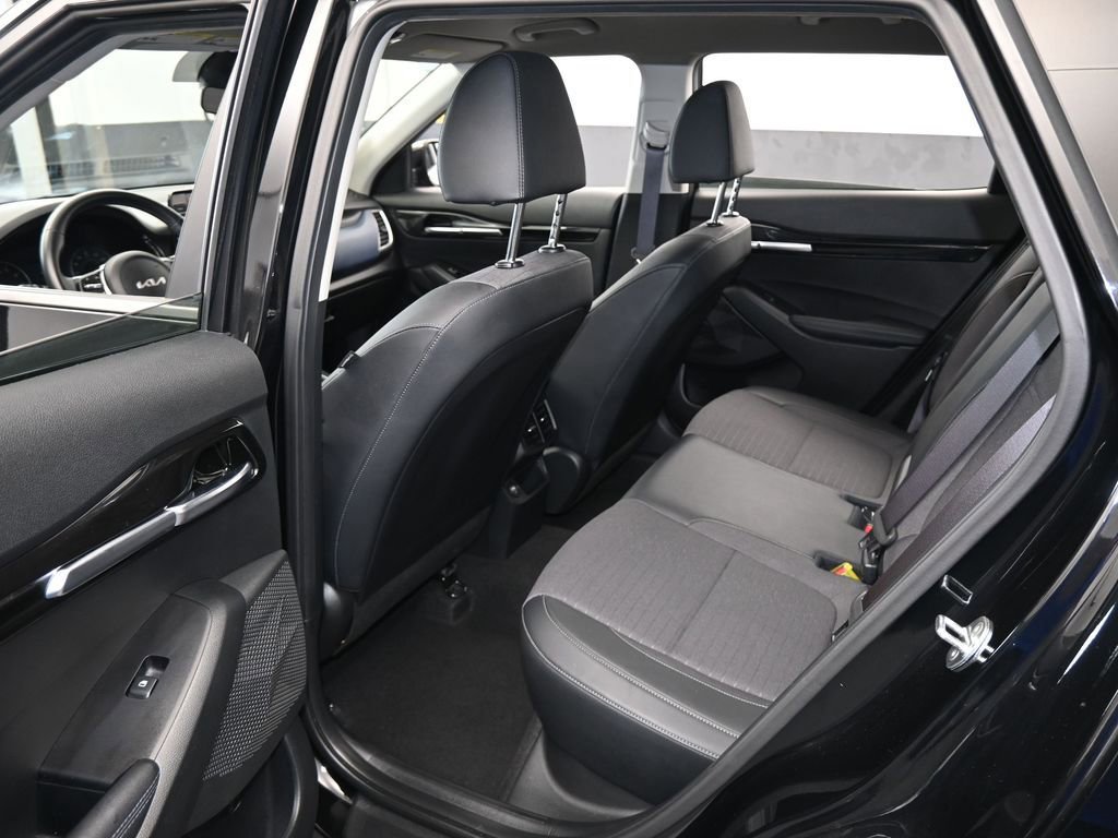 Used 2023 Kia Seltos S image 29