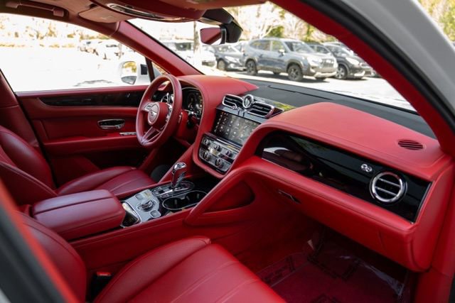 Used 2022 Bentley Bentayga image 31