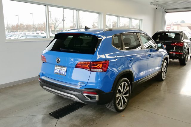 Used 2022 Volkswagen Taos SE w/ Panoramic Sunroof Package image 6