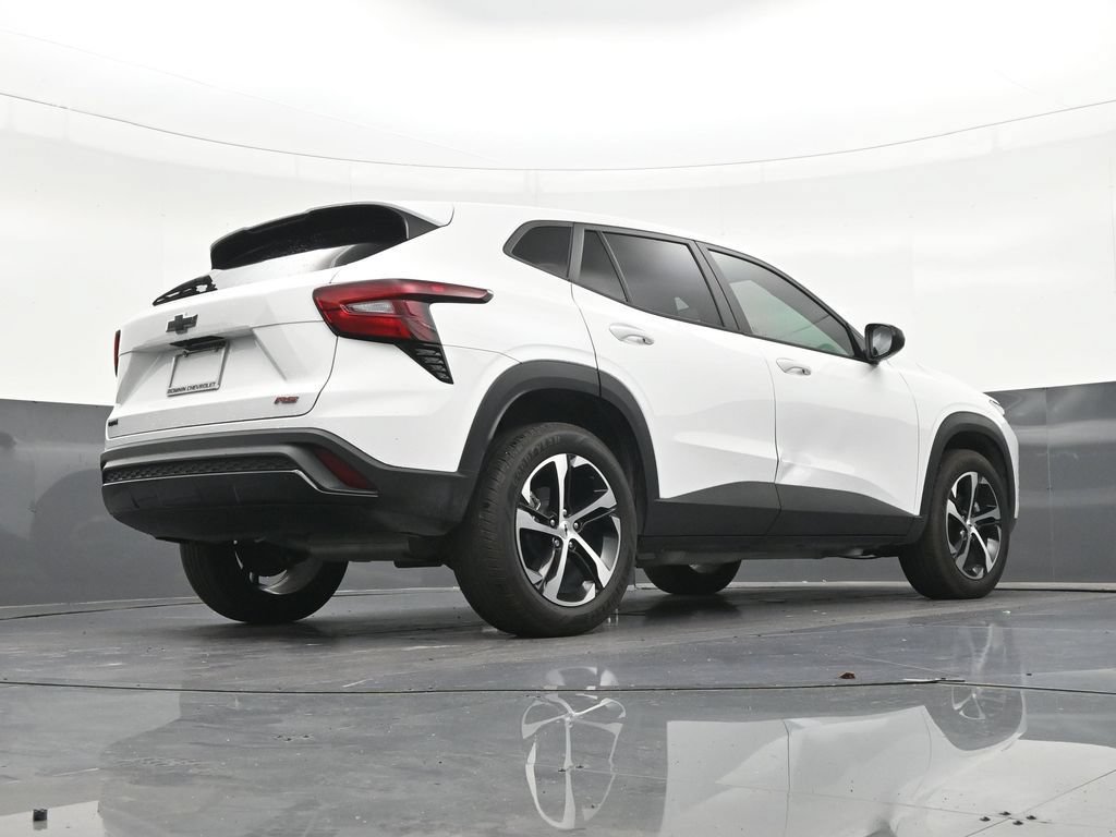 Used 2024 Chevrolet Trax RS FWD image 29