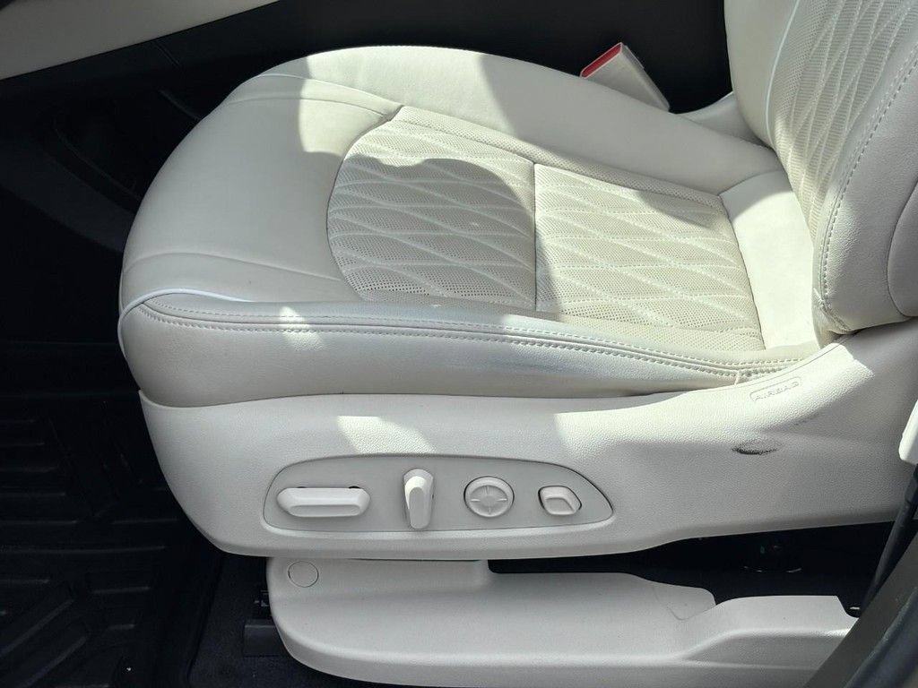 Used 2023 Buick Enclave Avenir w/ Avenir Technology Package AWD/4WD image 17