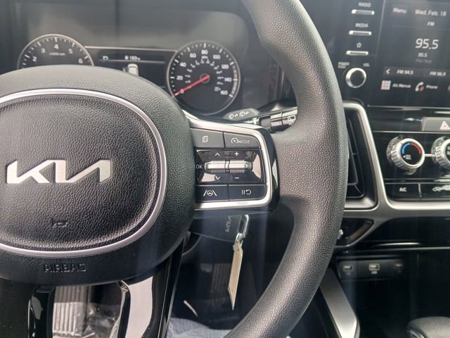 Certified 2023 Kia Sorento LX image 28