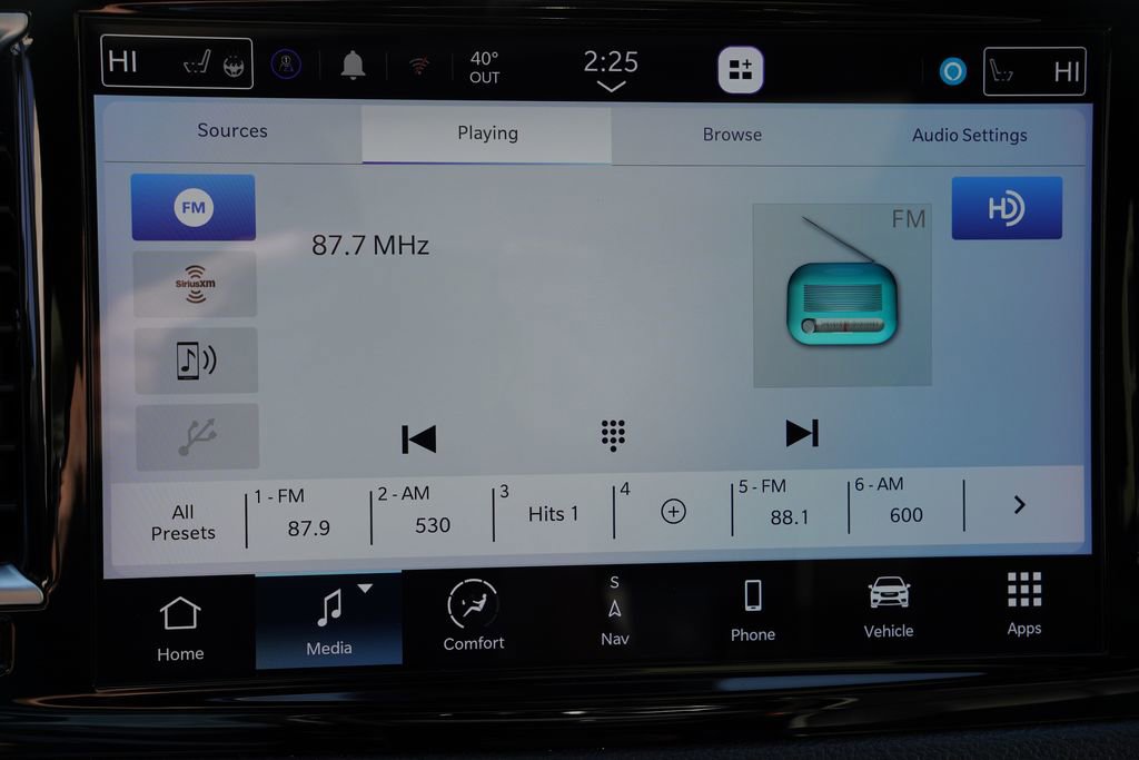 Used 2024 Chrysler Pacifica Premium image 32