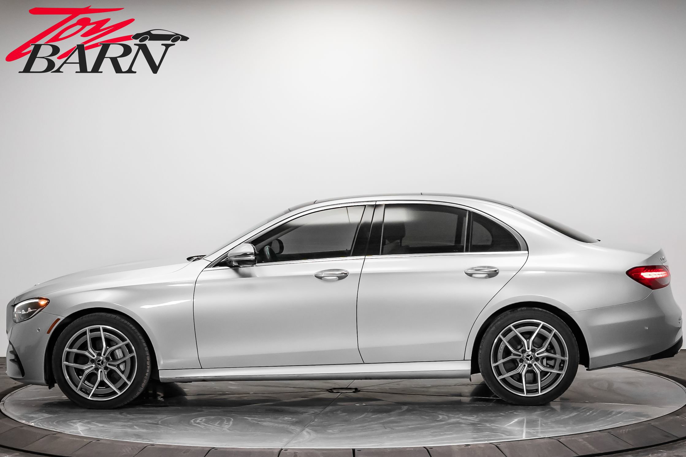 Used 2022 Mercedes-Benz E 450 4MATIC Sedan image 2