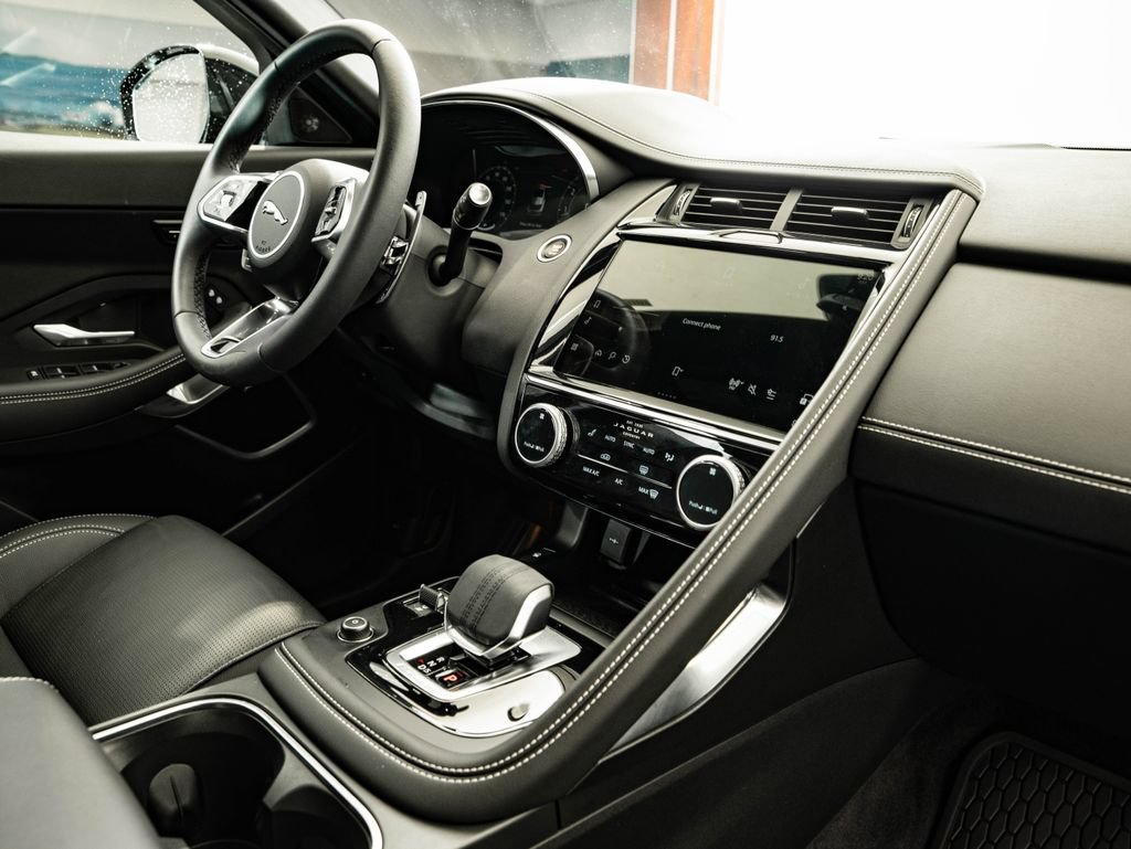 Certified 2024 Jaguar E-PACE R-Dynamic SE AWD/4WD image 46