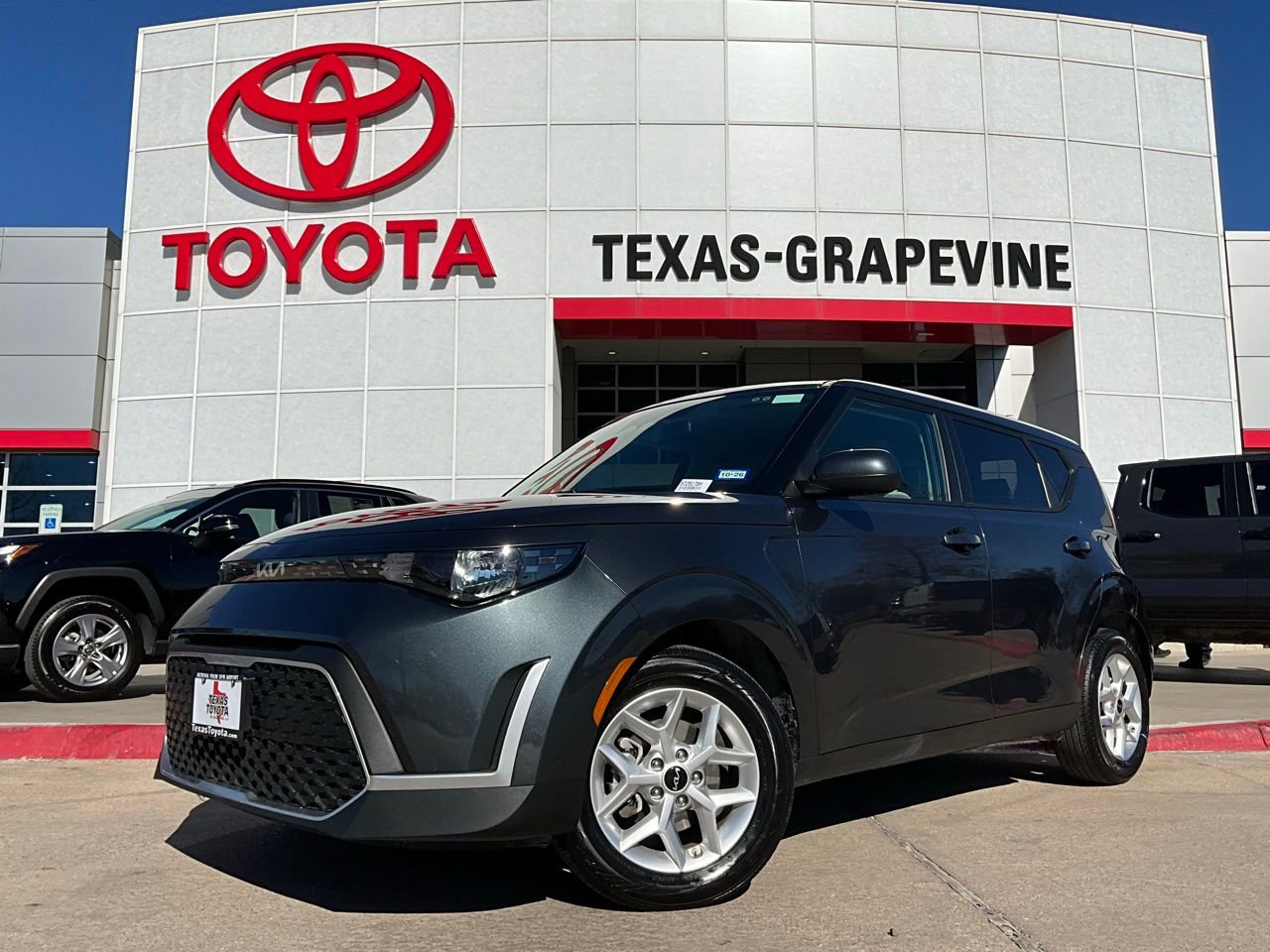 Used 2025 Kia Soul LX w/ LX Technology Package image 2