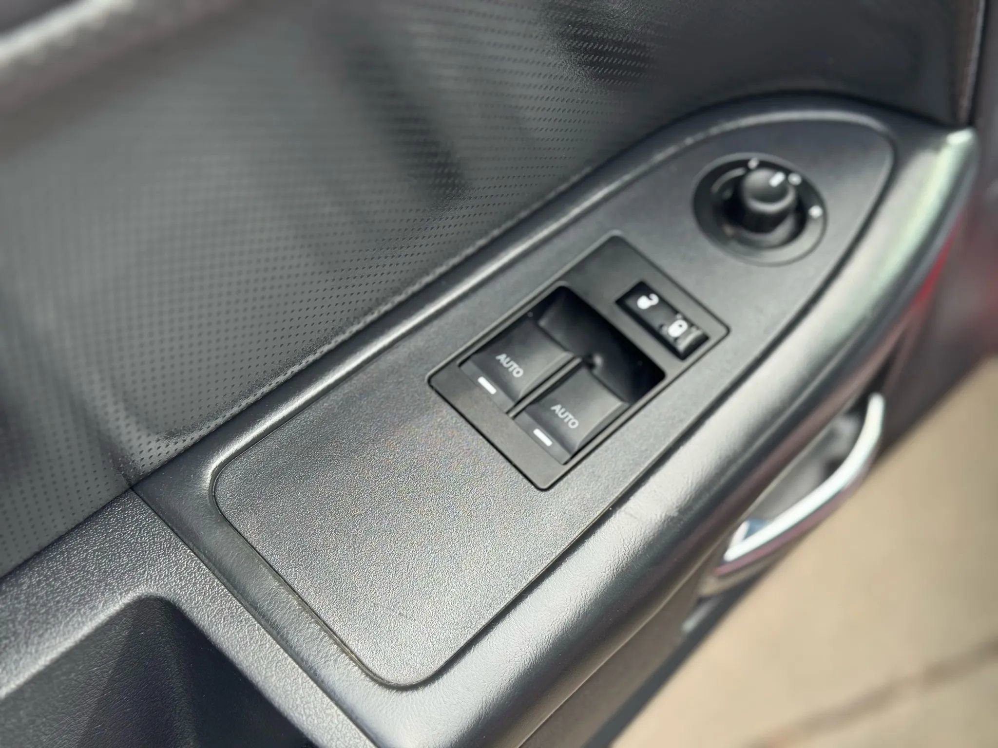 Used 2010 Dodge Challenger R/T image 11