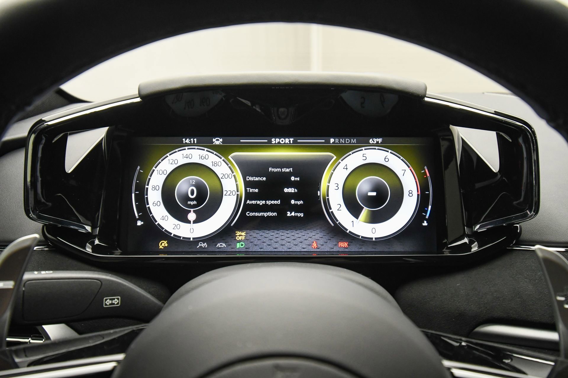 Used 2025 Aston Martin V8 Vantage Coupe image 14