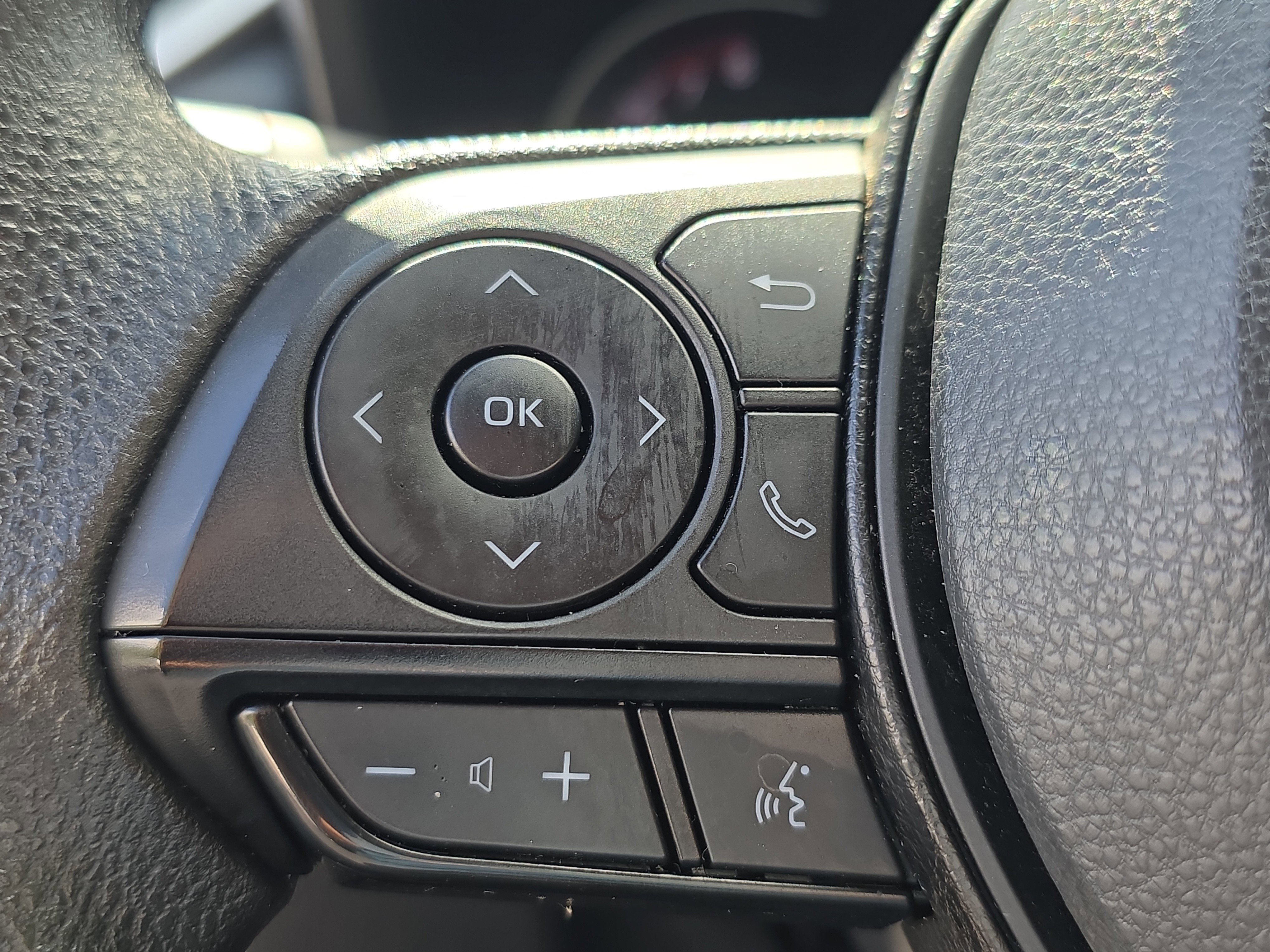 Used 2024 Toyota RAV4 XLE FWD image 31