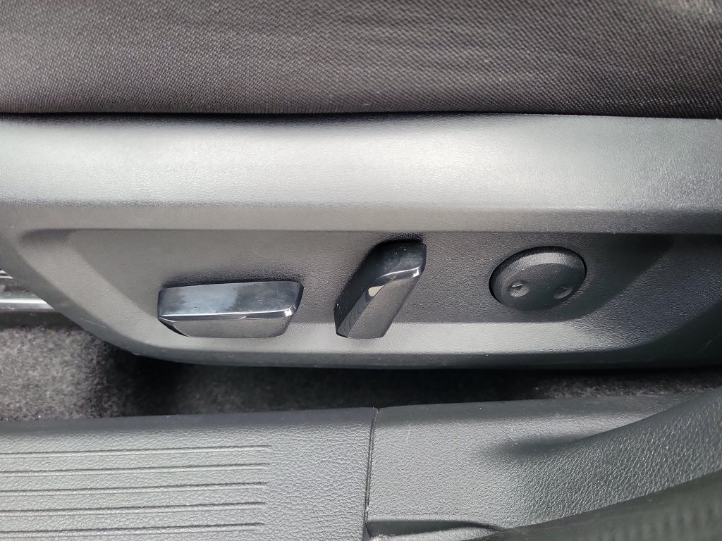 Used 2024 Nissan Rogue SV FWD image 17
