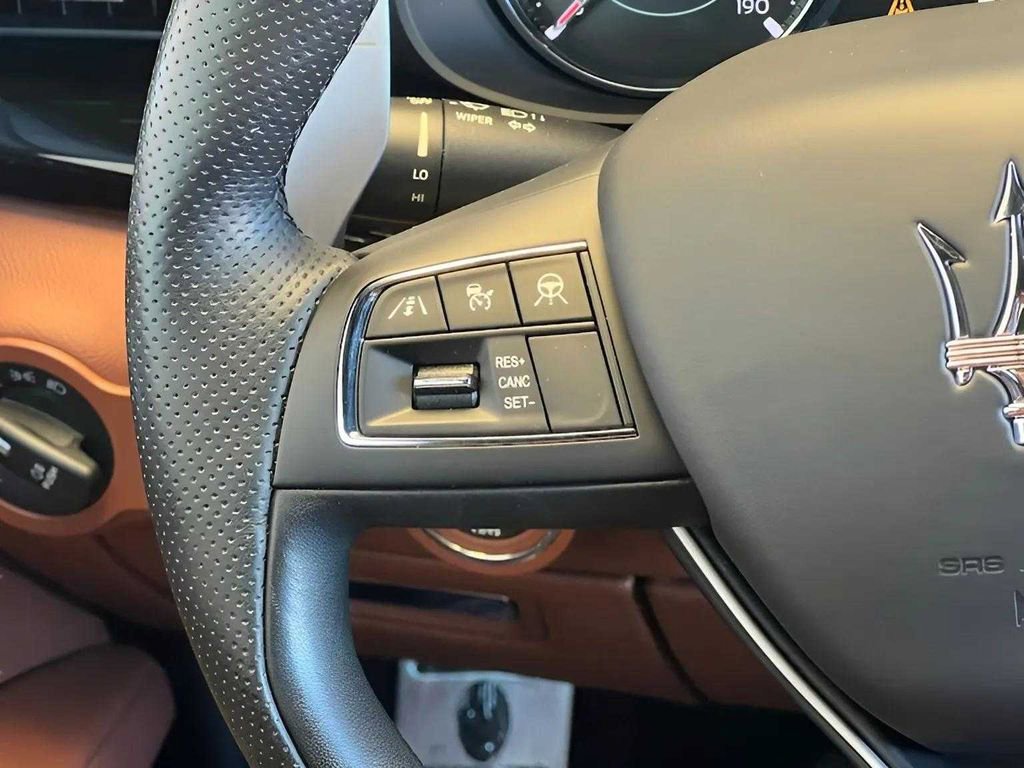 Used 2022 Maserati Quattroporte GT image 11