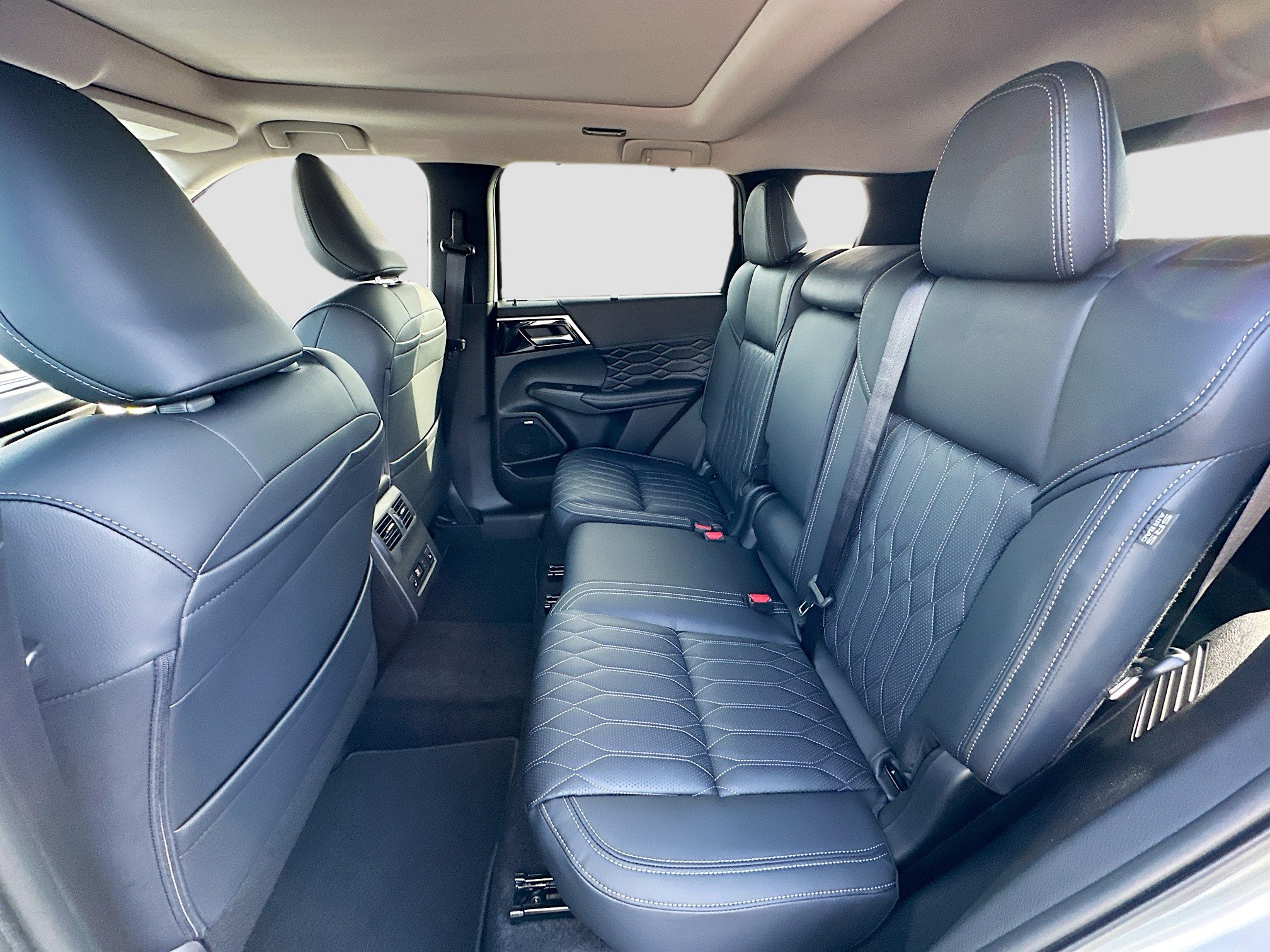 New 2026 Mitsubishi Outlander SEL image 17