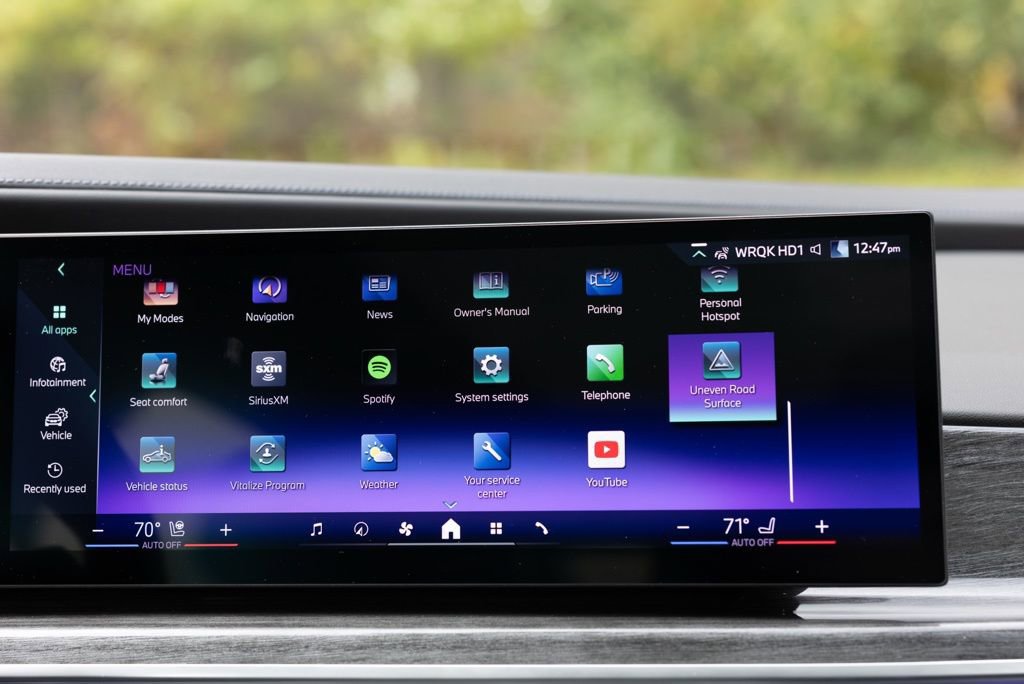 Used 2024 BMW 760i xDrive w/ Premium Package 2 image 40