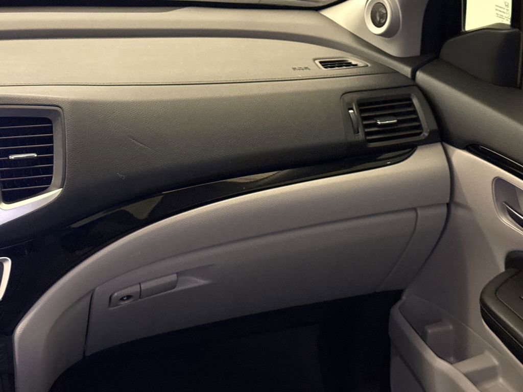 Used 2018 Honda Pilot Touring image 17