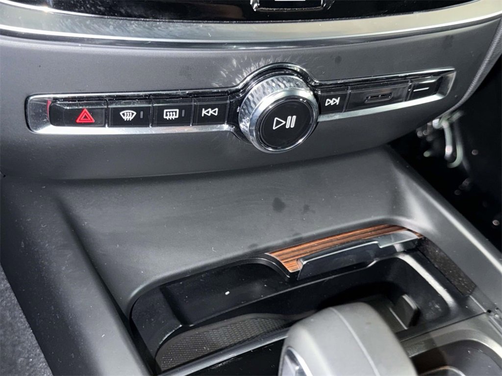 Used 2025 Volvo V60 B5 Cross Country Plus image 25