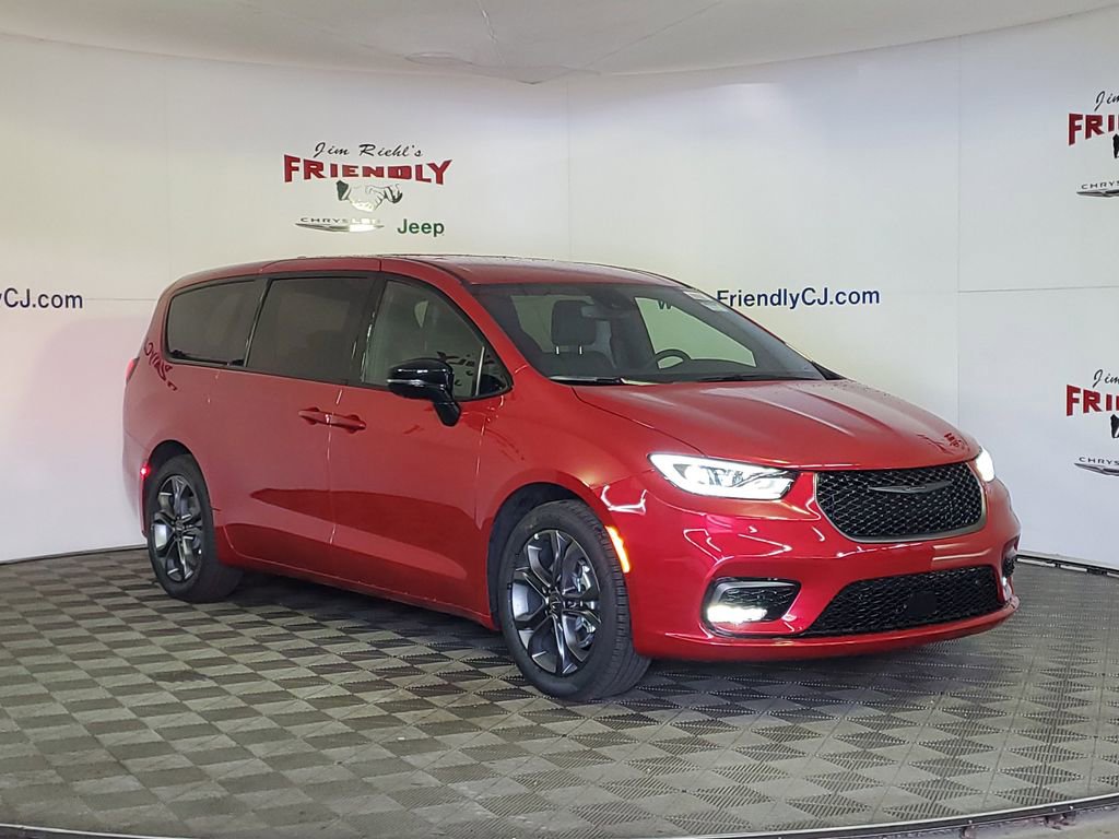 New 2026 Chrysler Pacifica Select image 2