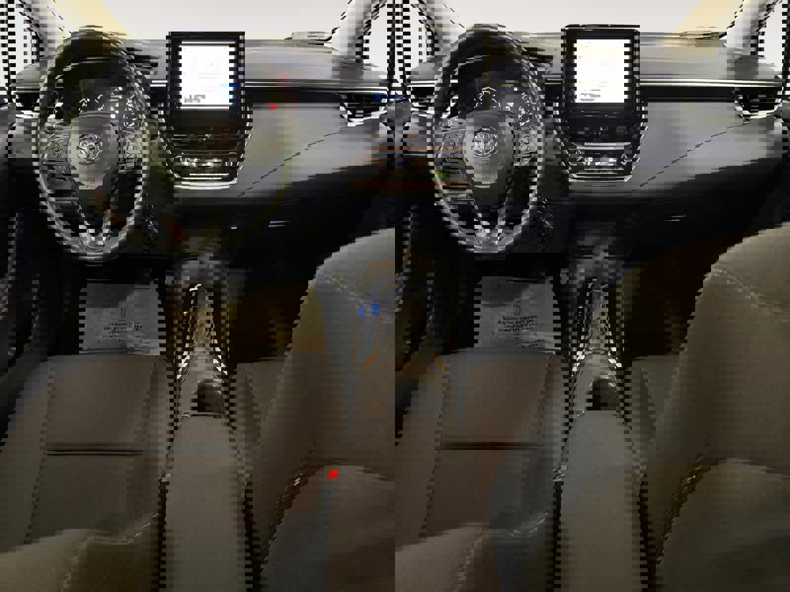 Used 2025 Toyota Corolla LE image 14