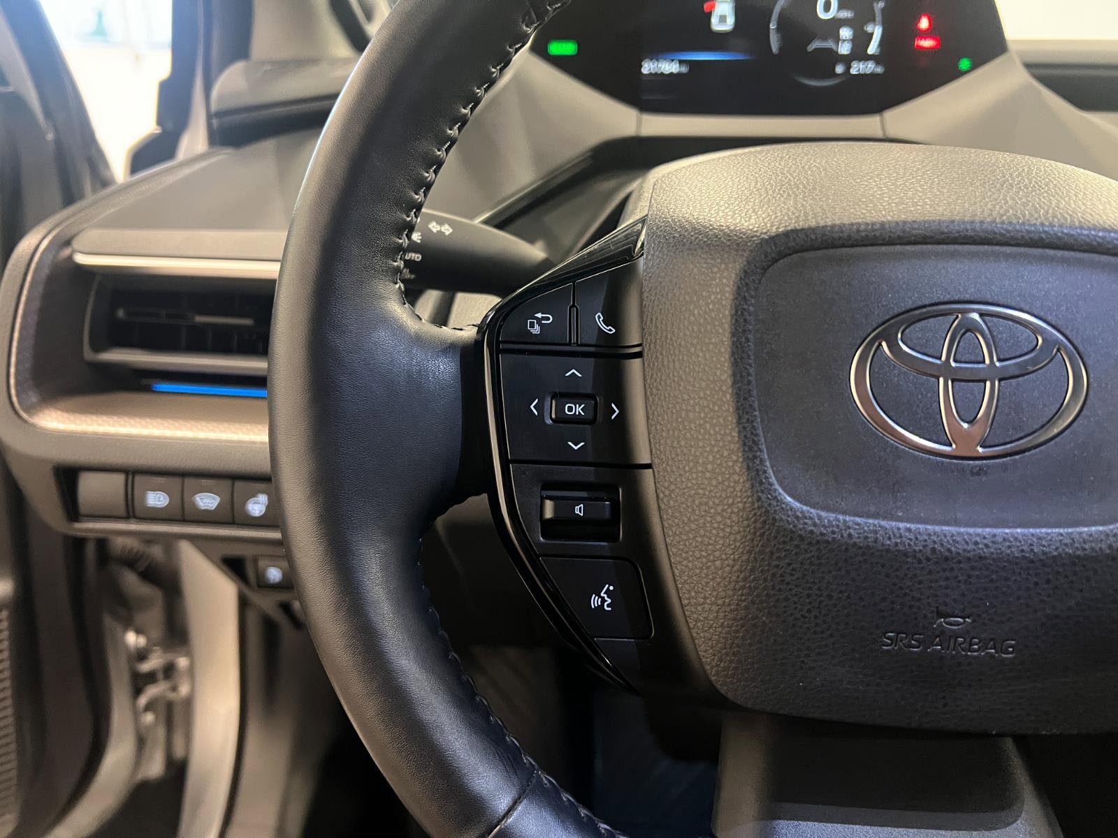 Used 2023 Toyota Prius Limited AWD/4WD image 14