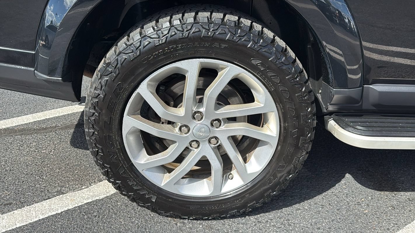 Used 2016 Land Rover LR4 HSE AWD/4WD image 14