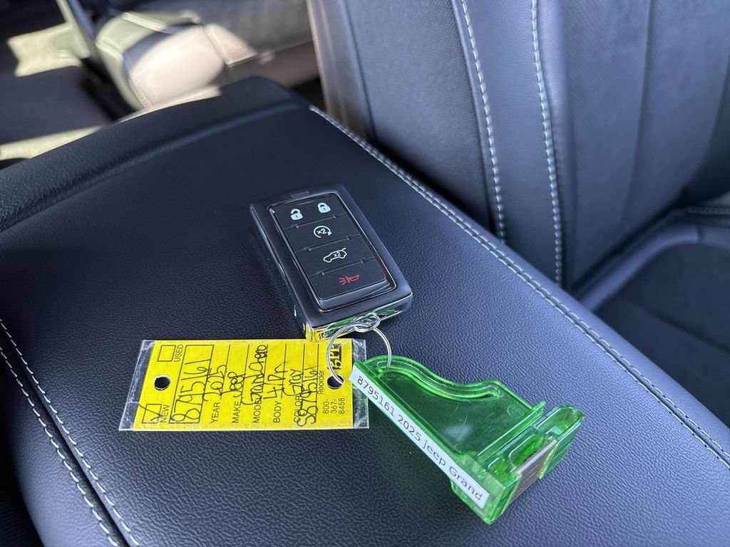 New 2025 Jeep Grand Cherokee L Altitude image 34