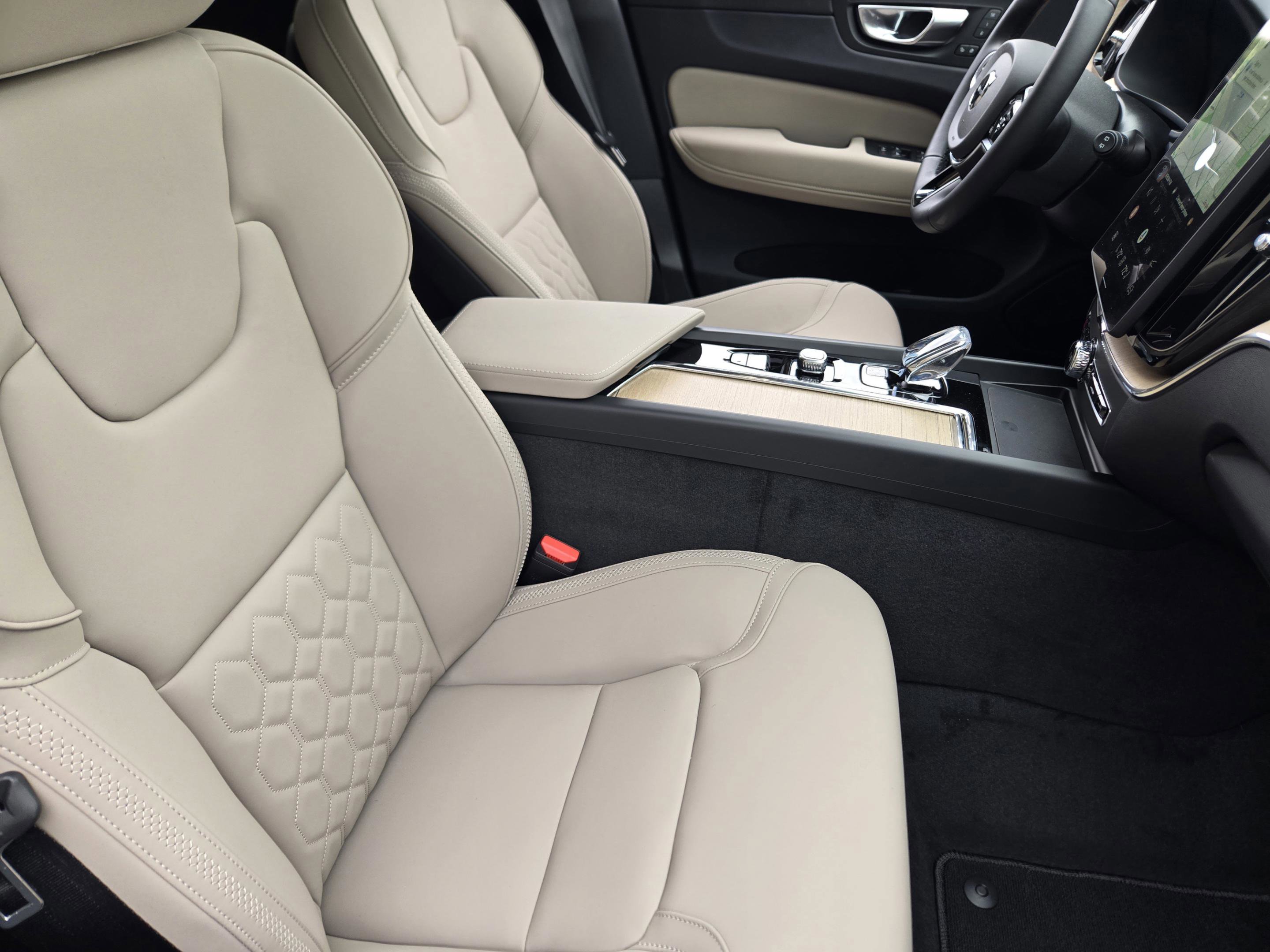 New 2026 Volvo XC60 B5 Core AWD/4WD image 11