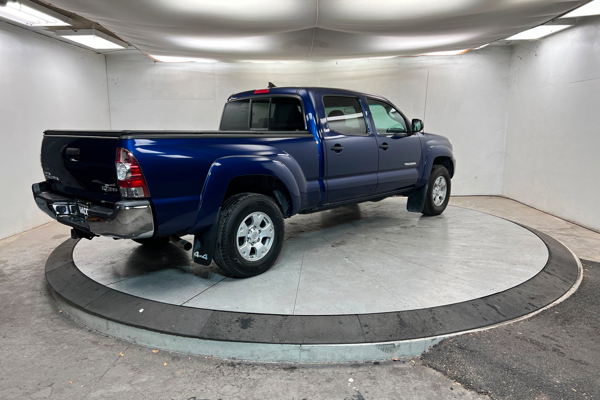 Used 2015 Toyota Tacoma Double Cab 4x4 SR5 V6 Long Bed image 6