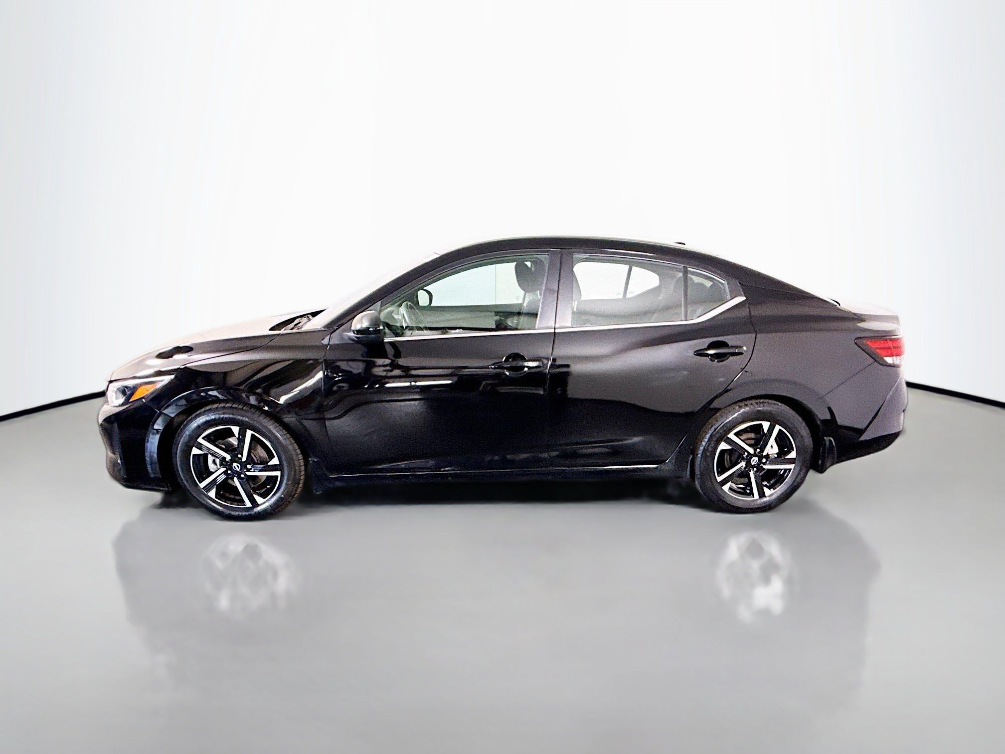 Used 2025 Nissan Sentra SV FWD image 6
