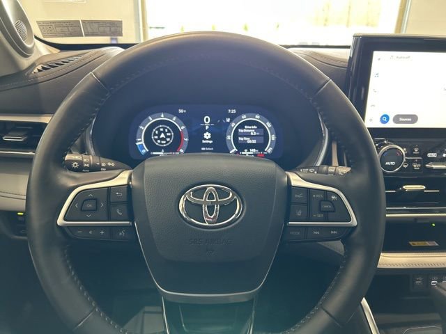 Used 2023 Toyota Highlander Platinum AWD/4WD image 11