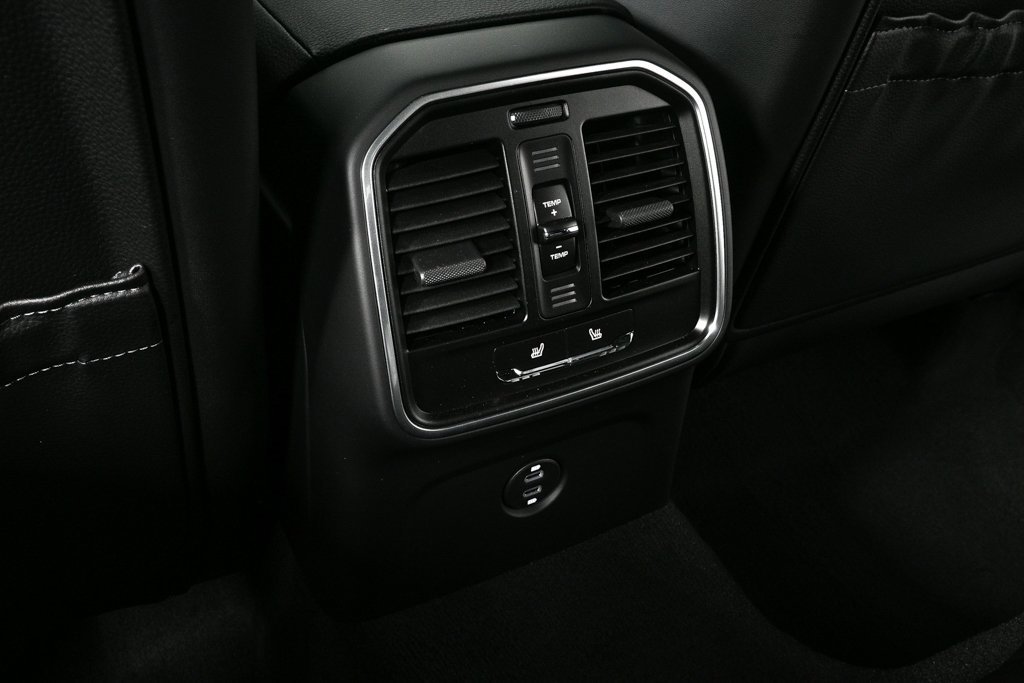 New 2025 Porsche Macan image 20