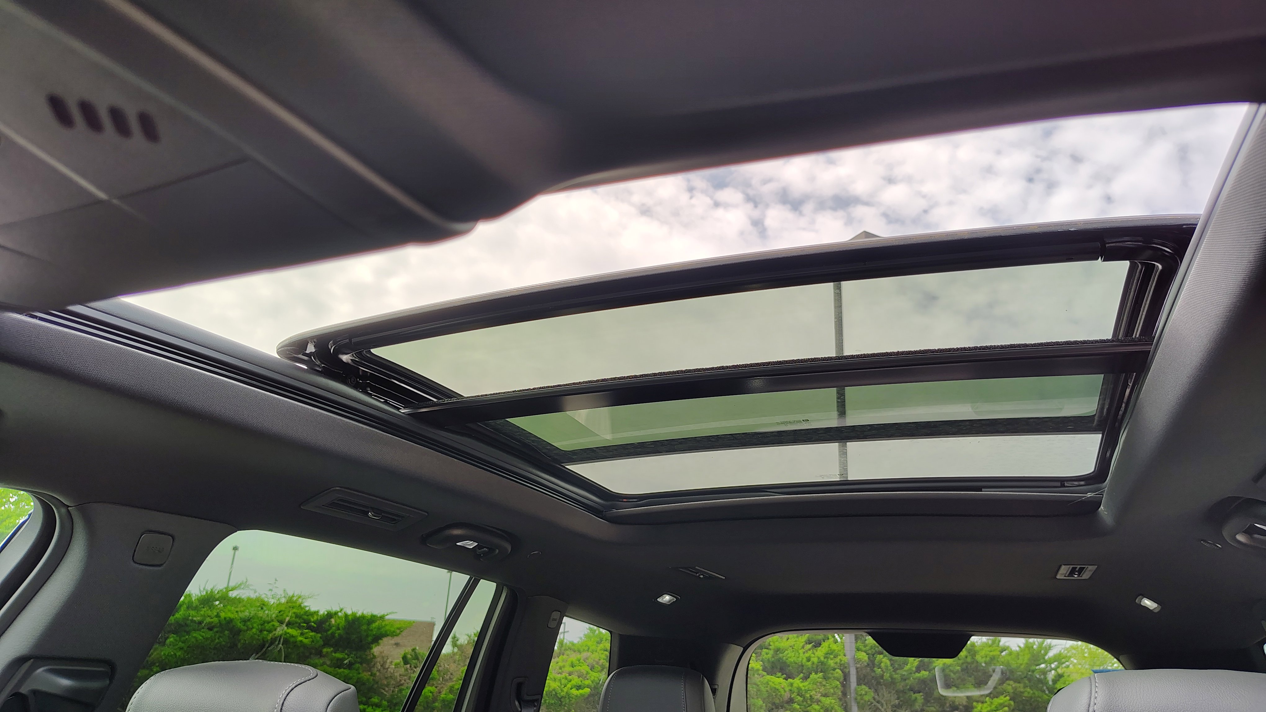 New 2025 Cadillac XT6 Luxury image 34