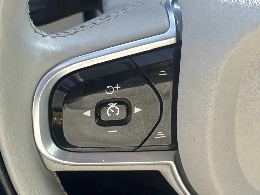 Used 2021 Volvo XC90 T5 Momentum w/ Climate Package image 25