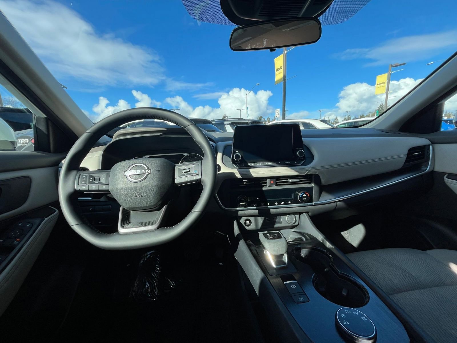 Used 2025 Nissan Rogue SV AWD/4WD image 35