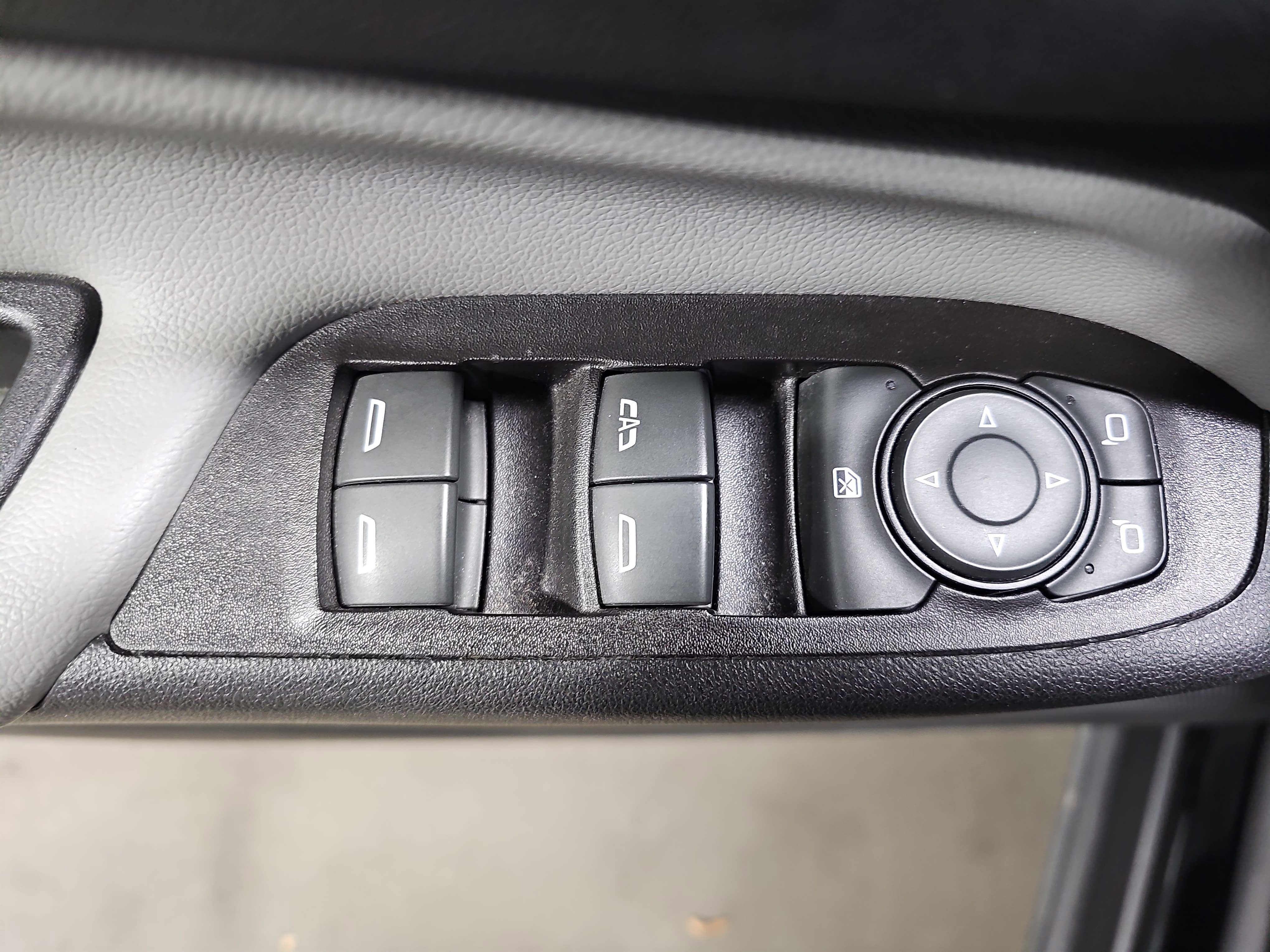 Used 2021 Chevrolet Equinox LT image 28