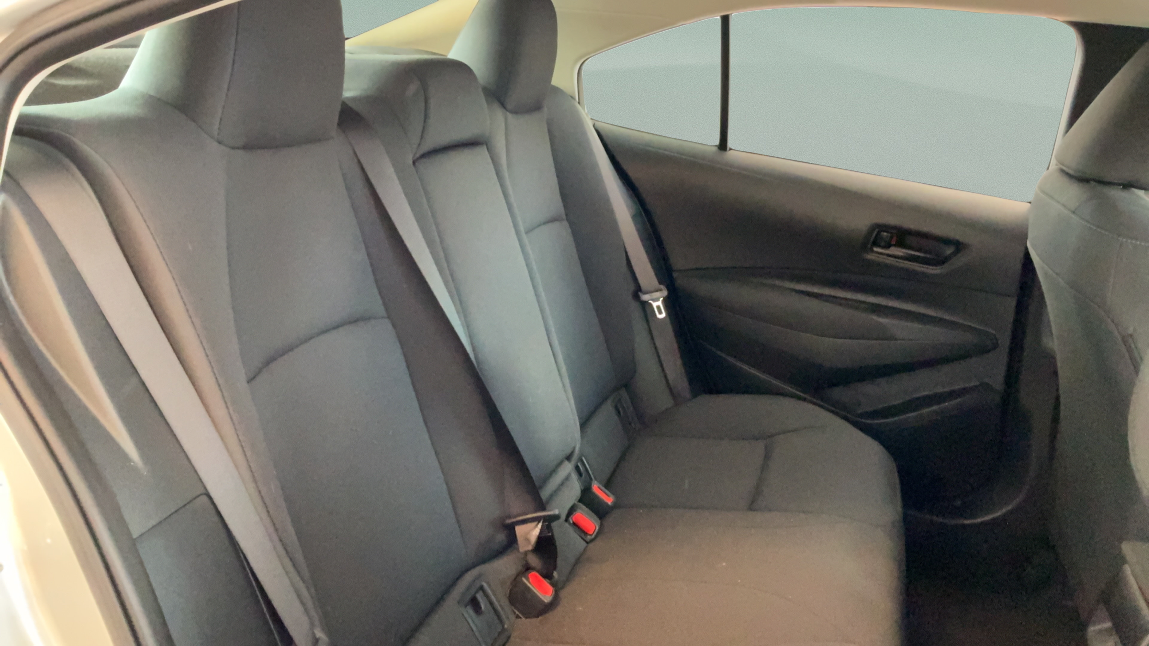 Used 2023 Toyota Corolla LE w/ Carpet Mat Package (TMS) FWD image 32