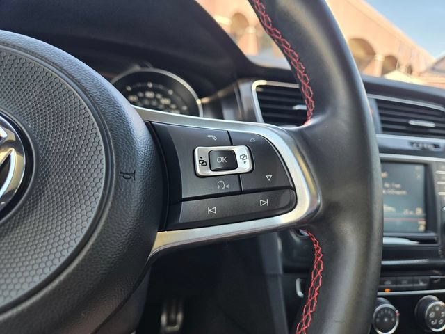 Used 2017 Volkswagen GTI SE FWD image 27