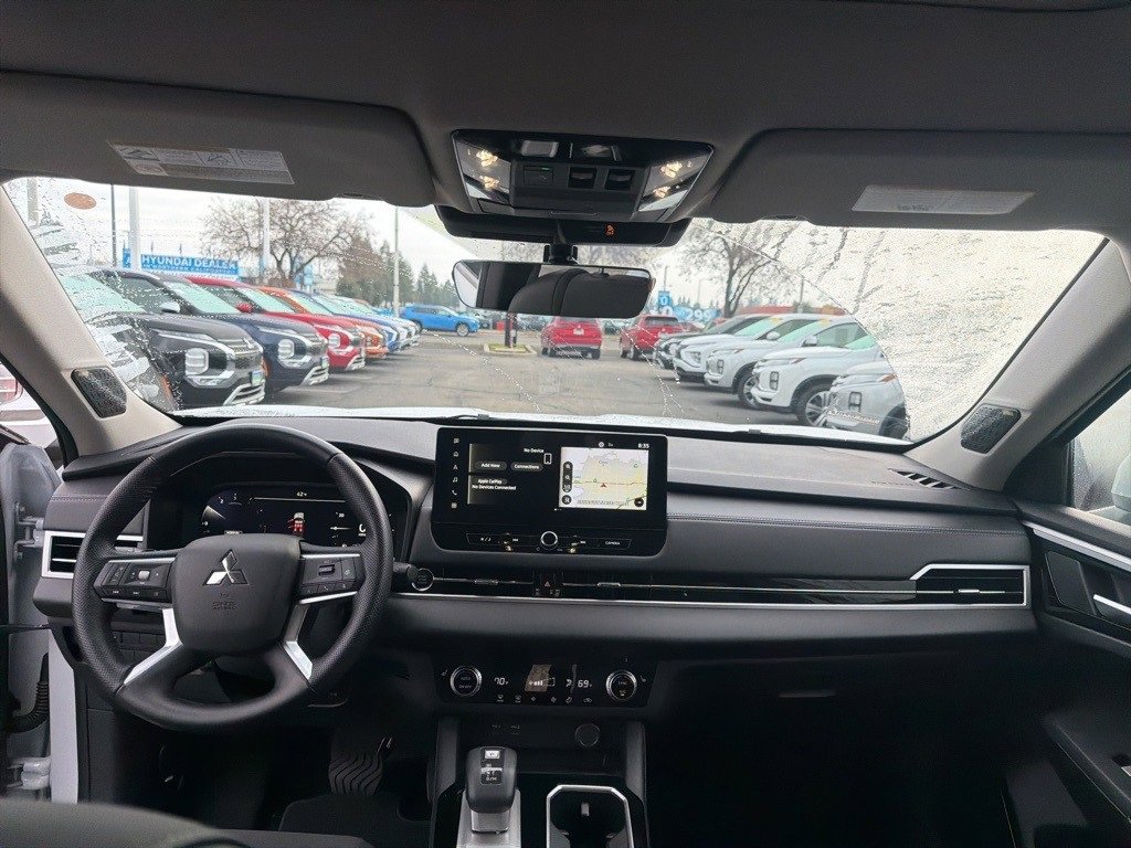 Used 2025 Mitsubishi Outlander SE image 17