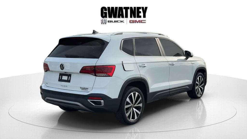 Used 2022 Volkswagen Taos SE FWD image 3